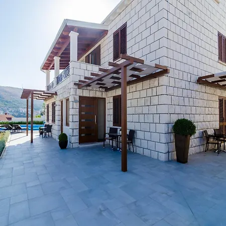 Peragro * Ντουμπρόβνικ